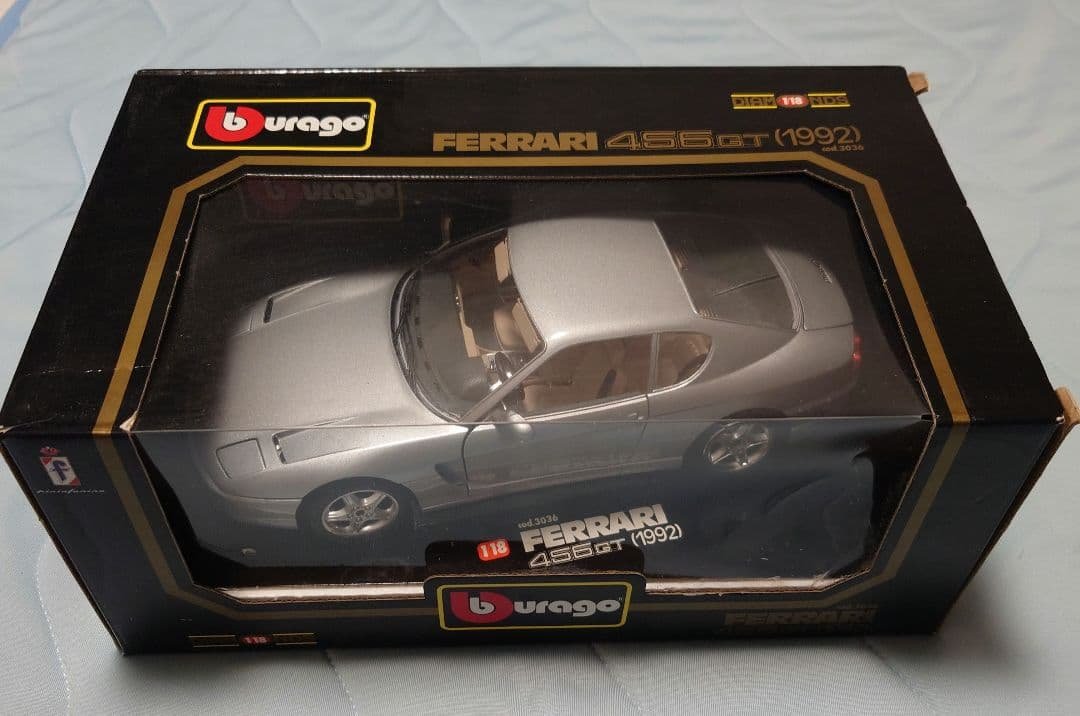 ミニカーBurago Ferrari 456GT (1992) 1/18スケール