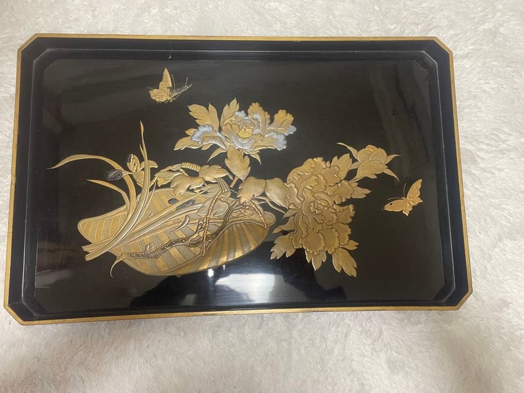 値下げしました　輪島塗り　漆器 膳 金色の花と蝶のデザイン　金蒔絵