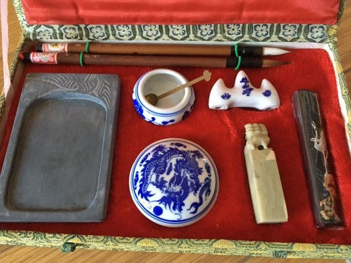 ☆中国で買ってきた書道セット★習字★文鎮★すずり★筆つきですぐ始められる！レア