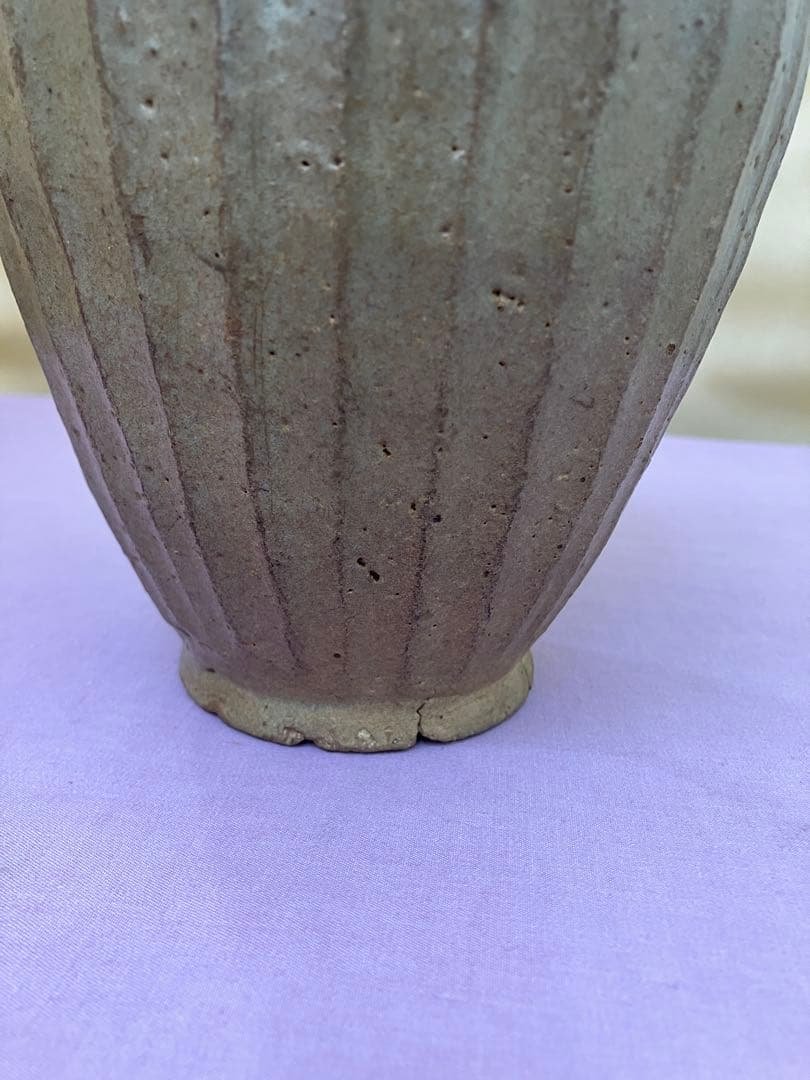 青磁鎬文花入