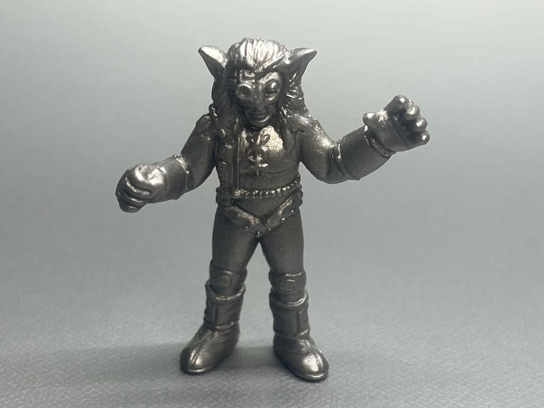 怪獣消しゴム　改造マグマ星人　シルバー色　ウルトラマン　消しゴム