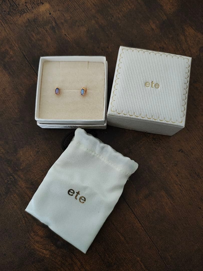 ete 青色 スタッドピアス 箱付き