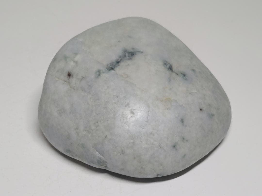 糸魚川76 翡翠 378g ヒスイ 原石 鑑賞石 自然石 誕生石 鉱物 鉱石