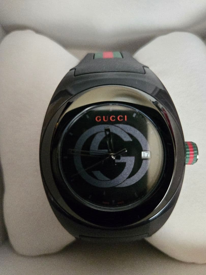GUCCI ラバーベルト時計 ブラック