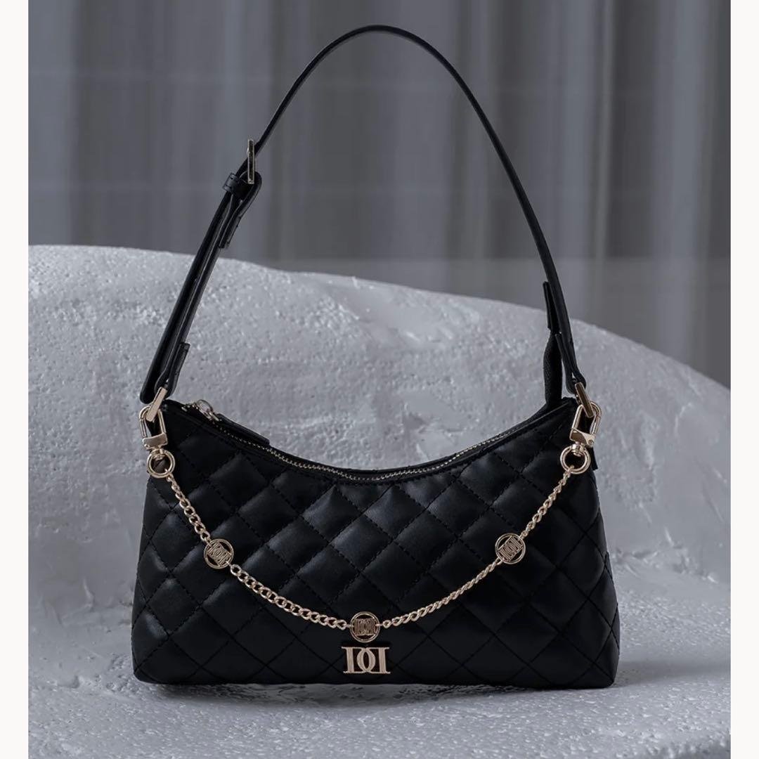 ダーリッチ　黒　バッグ