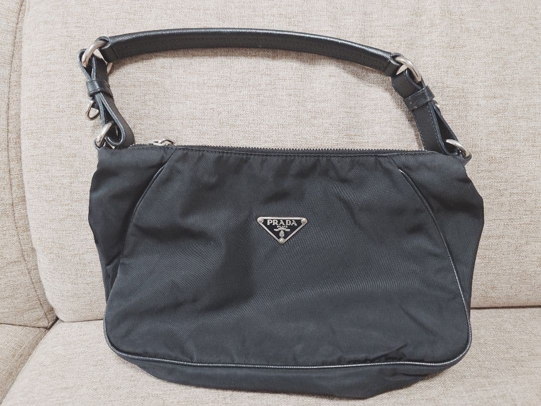 PRADA プラダ　ショルダーバッグ　三角プレート　 ビンテージ