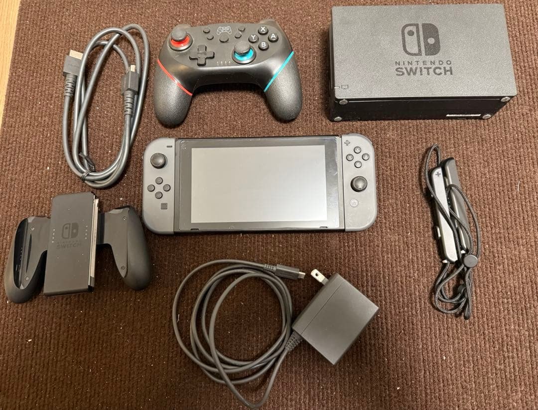 Nintendo Switch本体 グレー、Joy-Con、ドック付属全て付き！